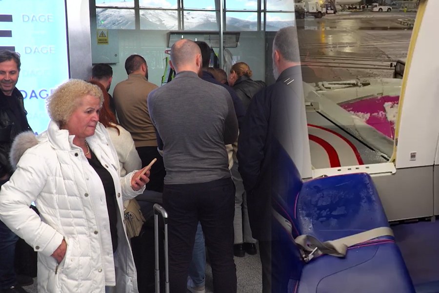Të mbyllur në aeroplan për katër orë, pazagjerët e “Wizz Air” shqyejnë derën e emergjencës pasi po mbyteshin në bordin e avionit