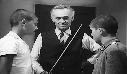 Si histori edhe për humor nga jeta e Kadri Rroshit! Si u sulmua nga qytetari në Berat: Po si i rrihje jetimët, të ngectë në fyt buka që ha!