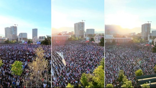 Video/ Pamjet me dron, mijëra besimtarë falin namazin në sheshin ‘Skënderbej’ Video/ Pamjet me dron, mijëra besimtarë falin namazin në sheshin ‘Skënderbej’