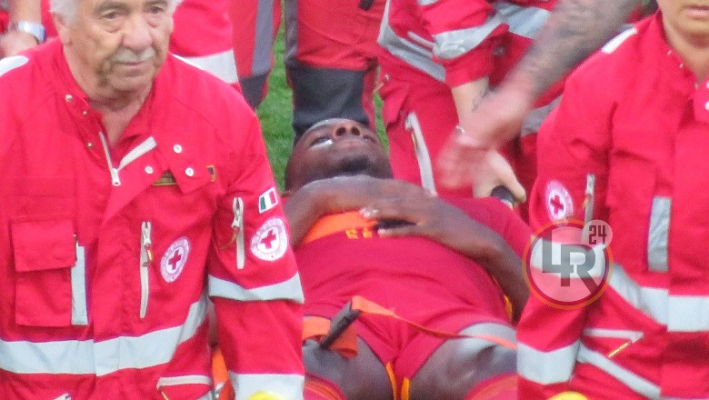 Frikë në Udinese – Roma! Ndicka ndjen dhimbje në gjoks dhe rrëzohet në fushë! Shtyhet ndeshja Frikë në Udinese – Roma! Ndicka ndjen dhimbje në gjoks dhe rrëzohet në fushë! Shtyhet ndeshja