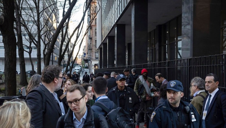 Nju Jork, një person i vë zjarrin vetes para gjykatës ku mbahet gjyqi ndaj zotit Trump