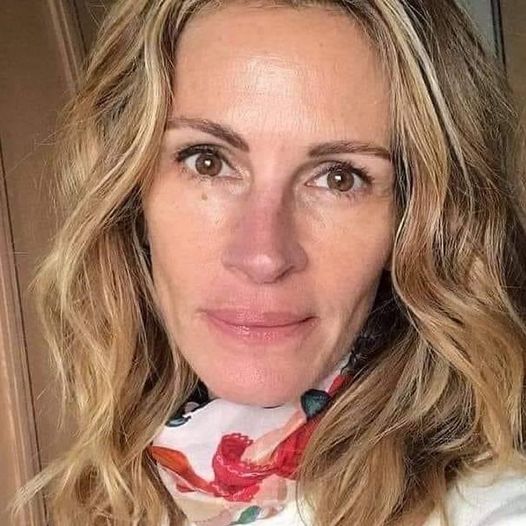 E madhërishmja Julia Roberts: Momenti magjik i jetës sime kur ha mëngjez me fëmijët e mi! Po plakem me dinjitet dhe qetësi pa botoks dhe bojë E madhërishmja Julia Roberts: Momenti magjik i jetës sime kur ha mëngjez me fëmijët e mi! Po plakem me dinjitet dhe qetësi pa botoks dhe bojë