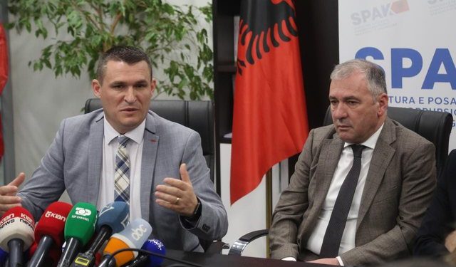 Mali i Zi arreston ish prokurorin special! A mund ta imagjinoni që Dumani të arrestoj Krajën ose… Xhin Xhonin?! Mali i Zi arreston ish prokurorin special! A mund ta imagjinoni që Dumani të arrestoj Krajën ose… Xhin Xhonin?!