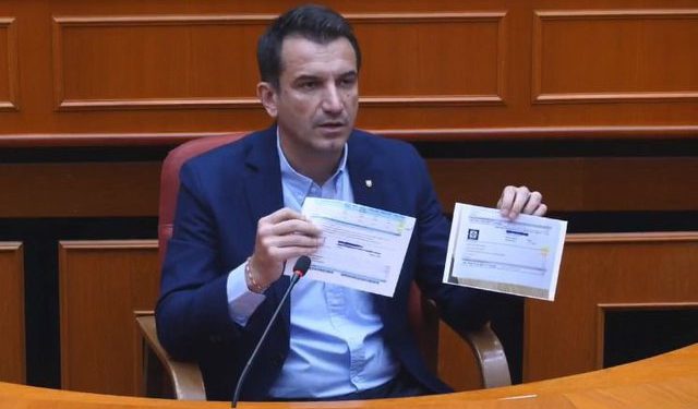 Erion Veliaj flet me respekt për punën e 3 drejtorëve të Bashkisë nën arrest: S’më ka lidhur asnjë përfitim i paligjshëm me ta! Po bëhet gjueti shtrigash Erion Veliaj flet me respekt për punën e 3 drejtorëve të Bashkisë nën arrest: S’më ka lidhur asnjë përfitim i paligjshëm me ta! Po bëhet gjueti shtrigash