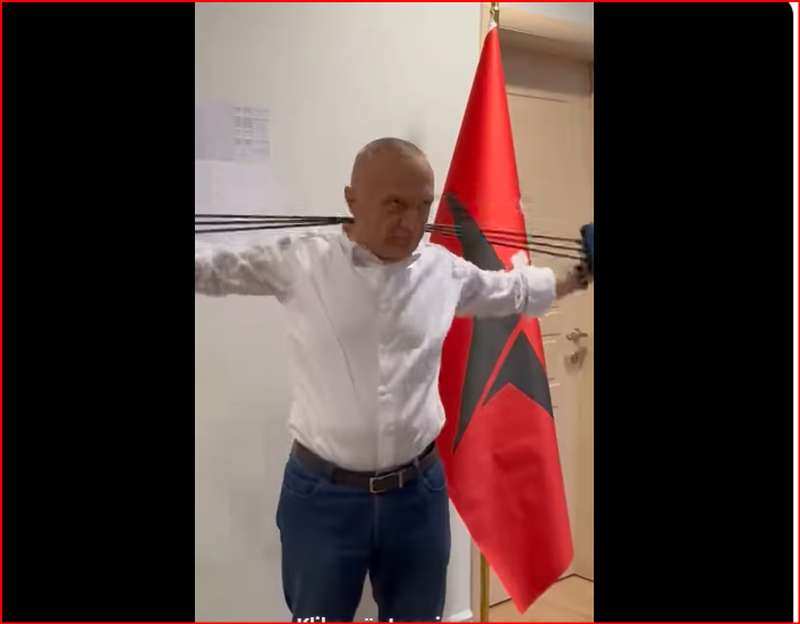 Enver Hoxha nuk i poshtëronte kështu, njerëzit e vet! Ilir Meta bën susta për krahët, “shërbëtorët” e tij mbajnë shënime Enver Hoxha nuk i poshtëronte kështu, njerëzit e vet! Ilir Meta bën susta për krahët, “shërbëtorët” e tij mbajnë shënime