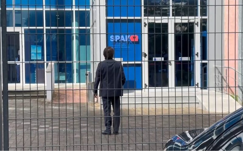 Hetimet për Metën dhe Kryemadhin, ish-këshilltari i Ilir Metës paraqitet në SPAK Hetimet për Metën dhe Kryemadhin, ish-këshilltari i Ilir Metës paraqitet në SPAK