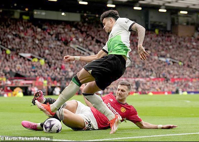 Barazim mes Mançester Junajtid dhe Liverpulit, gara për titull në Premier League mbetet e hapur