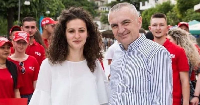 “Nuk duam të mbushemi me tradhtarë si PD” – Sekretarja e Ilir Metës: Nuk ka vend në parti për dy familjarë (Monikën) “Nuk duam të mbushemi me tradhtarë si PD” – Sekretarja e Ilir Metës: Nuk ka vend në parti për dy familjarë (Monikën)