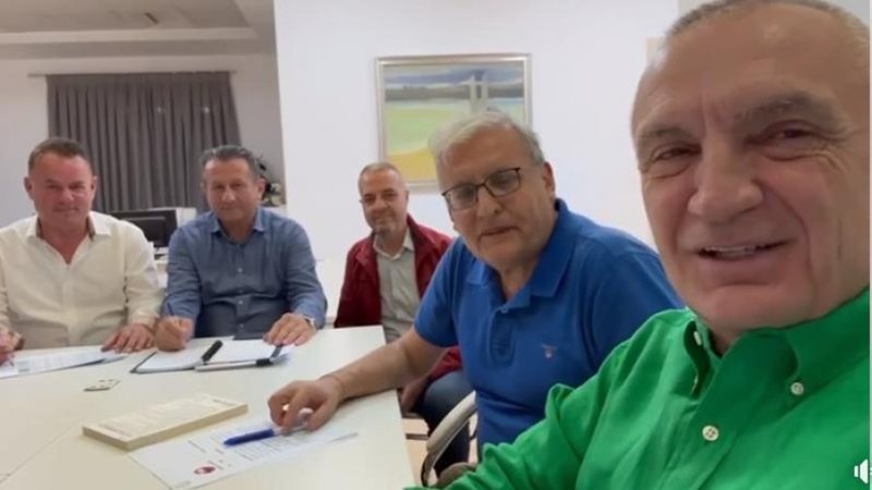 Ilir Meta: Nuk stërvitem vetëm ditën, por dhe natën! Le të guxojnë të më fikin dritat Ilir Meta: Nuk stërvitem vetëm ditën, por dhe natën! Le të guxojnë të më fikin dritat