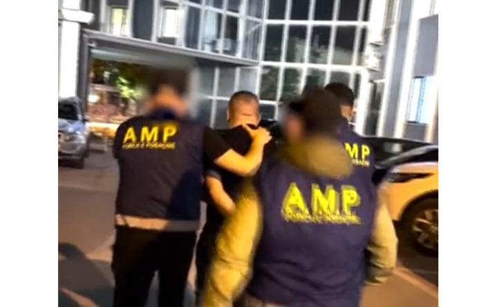 Kryente marrëdhënie me eskortat dhe pastaj i merrte para, arrestohet “polici” Kryente marrëdhënie me eskortat dhe pastaj i merrte para, arrestohet “polici”