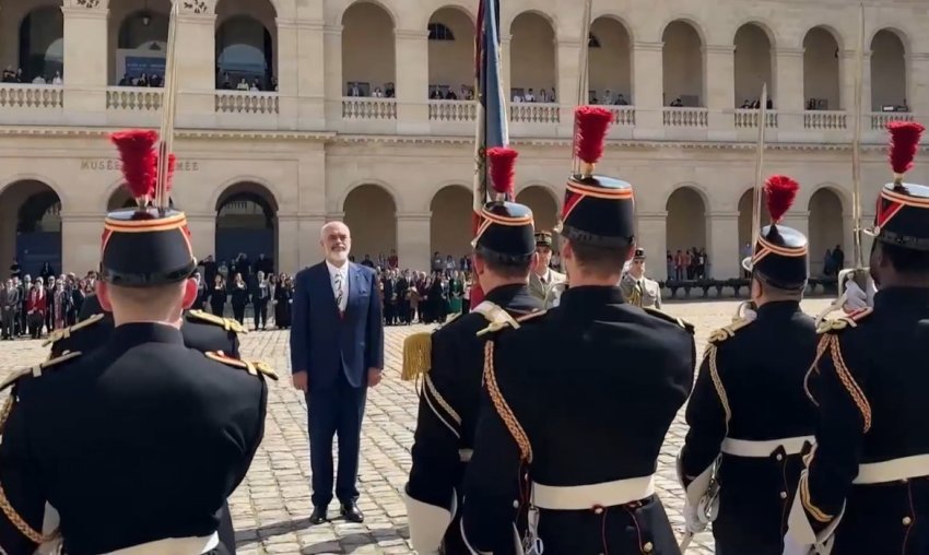 VIDEO/ Rama i befasuar nga pritja madhështore në Francë! Hera e parë në historinë tonë që një përfaqësues i shtetit shqiptar të pritej në këtë mënyrë!