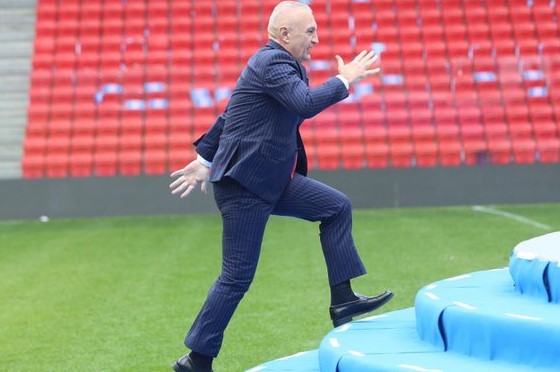 Konfilkti me Monikën: Ilir Meta po jeton në një hotel me pesë yje, pas largimit nga shtëpia