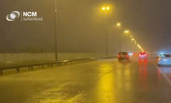 VIDEO/ Një shi i paparë në histori përmbyt Emiratet e Bashkuara Arabe, hidhen dyshime te ‘mbjellja e reve’
