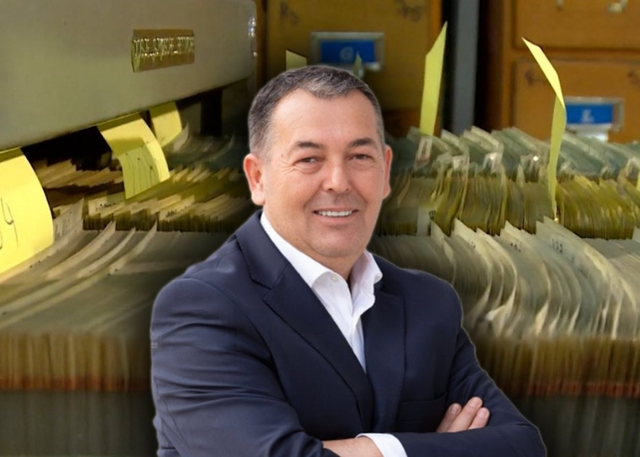 Prokuroria e Tiranës kërkon arrest me burg për ish-kryetarin e Komunës së Bërxullës, Ymer Marku, 3 të tjerë në pranga pasi dyshohet se tjetërsuan 7500 m2 tokë Prokuroria e Tiranës kërkon arrest me burg për ish-kryetarin e Komunës së Bërxullës, Ymer Marku, 3 të tjerë në pranga pasi dyshohet se tjetërsuan 7500 m2 tokë