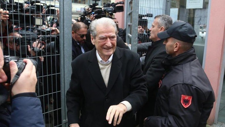 Muli vendos stimuj për protestën para SPAK Muli vendos stimuj për protestën para SPAK