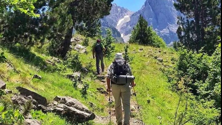 Rreth 800 mijë turistë të huaj vizituan Shqipërinë në muajin prill Rreth 800 mijë turistë të huaj vizituan Shqipërinë në muajin prill