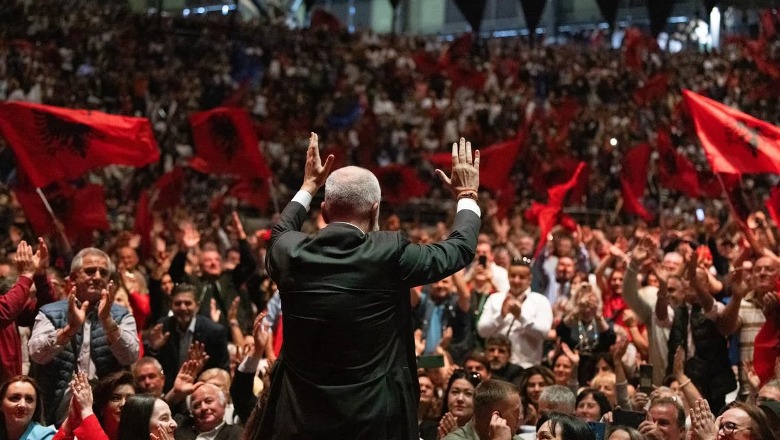 Rama në mbyllje të takimit u drejtohet emigrantëve në Itali: Kthehuni dhe investoni në Shqipëri! Kush vjen “i armatosur” me dijen, i fituar