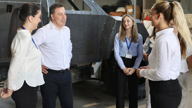 ‘Made in Albania’, makina e parë e blinduar ushtarake do të prezantohet në Panairin e Parisit ‘Made in Albania’, makina e parë e blinduar ushtarake do të prezantohet në Panairin e Parisit