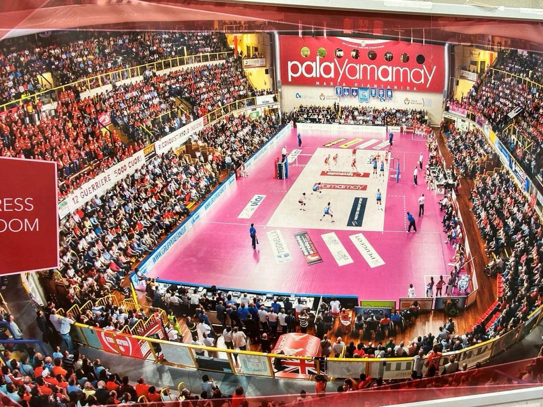 Turi me diasporën! Rama njofton shqiptarët e Italisë takimin e radhës në Milano në Pallatin e Sportit, Busto Arsizio Turi me diasporën! Rama njofton shqiptarët e Italisë takimin e radhës në Milano në Pallatin e Sportit, Busto Arsizio