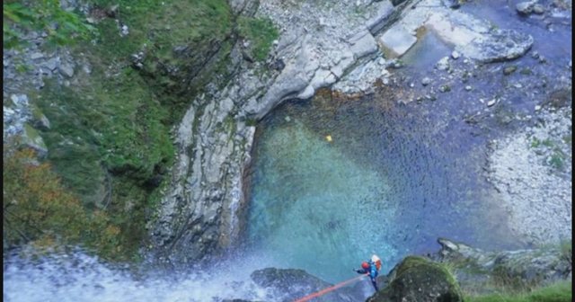 Turistja gjermane ra nga ujëvara, policia jep detaje
