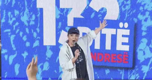 Vajtojca e Saliut, Harxhi, mban fjalim: I nderuar lideri Sali Berisha që për 130 ditë sfidon regjimin më të egër në Europë! Rama në Athinë, si Millosheviçi në Fushë-Kosovë në 1989-n! Vajtojca e Saliut, Harxhi, mban fjalim: I nderuar lideri Sali Berisha që për 130 ditë sfidon regjimin më të egër në Europë! Rama në Athinë, si Millosheviçi në Fushë-Kosovë në 1989-n!