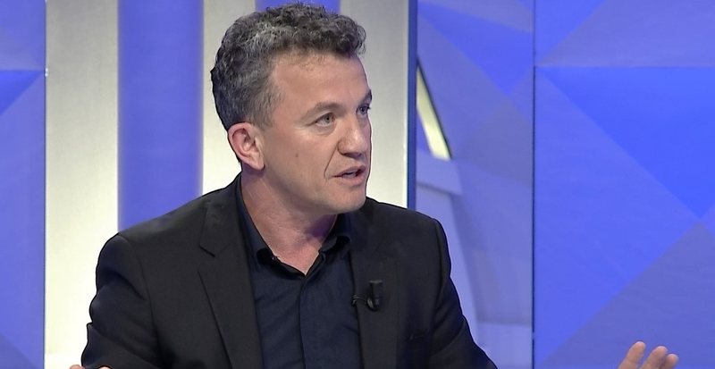 “Ndërkombëtarët në p** të sëmës”! Berat Buzhala: Vjosa nuk është aq budallicë sa Albini e Donika. Këta janë dhe budallenj, dhe të poshtër “Ndërkombëtarët në p** të sëmës”! Berat Buzhala: Vjosa nuk është aq budallicë sa Albini e Donika. Këta janë dhe budallenj, dhe të poshtër