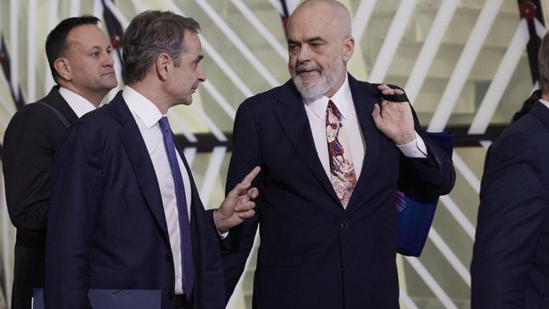 “Takimin me shqiptarët në Athinë s’kishim pse ta ndalonim”! Mitsotakis mesazh Ramës: Rruga juaj për në Europë, kalon nga ne! “Takimin me shqiptarët në Athinë s’kishim pse ta ndalonim”! Mitsotakis mesazh Ramës: Rruga juaj për në Europë, kalon nga ne!