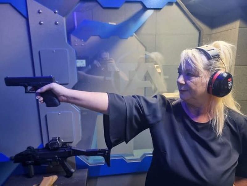 Mallkuar ata që nuk dalin në protestë! Adriana Kalaja e Aleancës për mbrojtjen e Teatrit …të shembur: “Jemi të gatshëm të shkatërrojmë çdo… do rrethojmë edhe SPAK-un Mallkuar ata që nuk dalin në protestë! Adriana Kalaja e Aleancës për mbrojtjen e Teatrit …të shembur: “Jemi të gatshëm të shkatërrojmë çdo… do rrethojmë edhe SPAK-un