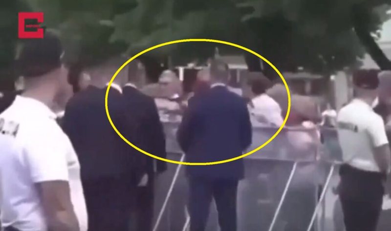 VIDEO/ “Hej Robert”! Momenti kur kryeministri i Sllovakisë qëllohet me armë VIDEO/ “Hej Robert”! Momenti kur kryeministri i Sllovakisë qëllohet me armë