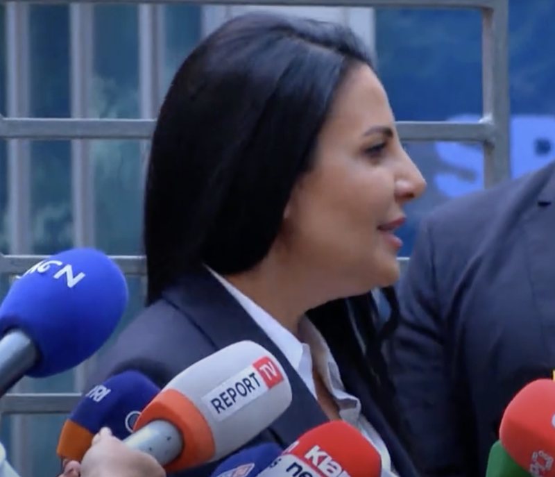 Balluku del nga SPAK ku dëshmoi për inceneratorët: Kjo dosje ka bërë pis të madh e të vogël dhe i ka ardhur koha të zbardhet Balluku del nga SPAK ku dëshmoi për inceneratorët: Kjo dosje ka bërë pis të madh e të vogël dhe i ka ardhur koha të zbardhet