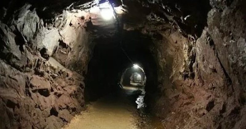 U ra një masiv gurësh gjatë punës, humb jetën minatori në Martanesh, dëmtohet një tjetër U ra një masiv gurësh gjatë punës, humb jetën minatori në Martanesh, dëmtohet një tjetër