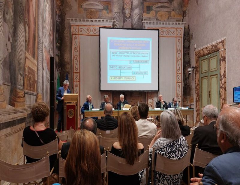 Gjuha Arbëreshe është gjuhë zyrtare për shërbimet e gazetarisë dhe programeve në kanalet e RAI Kalabri Gjuha Arbëreshe është gjuhë zyrtare për shërbimet e gazetarisë dhe programeve në kanalet e RAI Kalabri