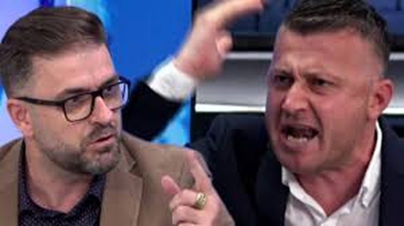 Shumë avokatë s’kanë lidhje me drejtësinë… janë sekserë, prandaj sulmohen! Avokati përplaset me gazetarin: Atëhere unë them se gazetarët janë gjobaxhinj! Shumë avokatë s’kanë lidhje me drejtësinë… janë sekserë, prandaj sulmohen! Avokati përplaset me gazetarin: Atëhere unë them se gazetarët janë gjobaxhinj!