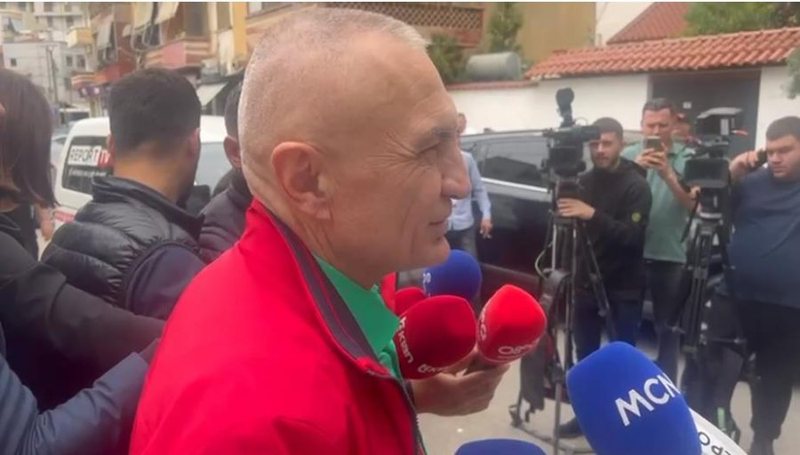 Ilir Meta flet pas daljes nga Prokuroria e Tiranës si “inspektor”: Jam i shokuar nga gjendja, gjeta një mal me dosje! Ilir Meta flet pas daljes nga Prokuroria e Tiranës si “inspektor”: Jam i shokuar nga gjendja, gjeta një mal me dosje!