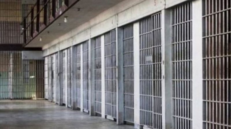 Përplasje në burgun itaIian: Të dënuar të armatosur plagosin dy policë Përplasje në burgun itaIian: Të dënuar të armatosur plagosin dy policë