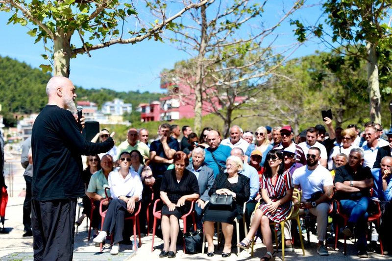 Rama mesazh Greqisë nga Himara: Pronat e himarjotëve janë të mbështetura në letra, jo nga Hëna… Rama mesazh Greqisë nga Himara: Pronat e himarjotëve janë të mbështetura në letra, jo nga Hëna…