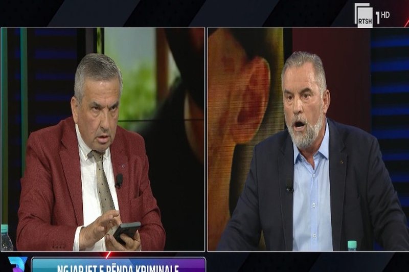 “Bastard”! Plas sherri live, Beqiri hap videon e Shemsi Premçit: Vrases! Ke vrarë 3 persona! Ish-polici: Ti je dënuar 4 herë… “Bastard”! Plas sherri live, Beqiri hap videon e Shemsi Premçit: Vrases! Ke vrarë 3 persona! Ish-polici: Ti je dënuar 4 herë…