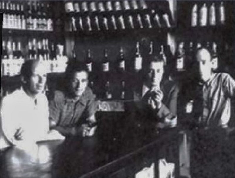 Kujtimet e Petro Markos: Kur Asllan Ypi e kishte parë Enverin te kafe ‘Flora’ dhe i kishte thënë po ti, çdo këtu me këta të kuqtë, ai… Kujtimet e Petro Markos: Kur Asllan Ypi e kishte parë Enverin te kafe ‘Flora’ dhe i kishte thënë po ti, çdo këtu me këta të kuqtë, ai…