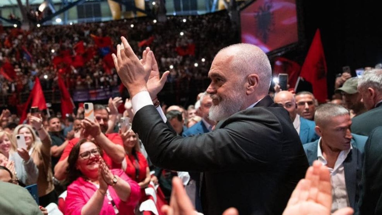 “Nisemi për vallen e dytë kuqezi”! Rama takohet sot në Milano me shqiptarët e Italisë “Nisemi për vallen e dytë kuqezi”! Rama takohet sot në Milano me shqiptarët e Italisë