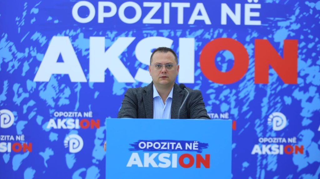 PD nxjerr lehsit: Turi i turpit me emigracionin! Shqiptarët ta presin Ramën me protesta në Greqi PD nxjerr lehsit: Turi i turpit me emigracionin! Shqiptarët ta presin Ramën me protesta në Greqi