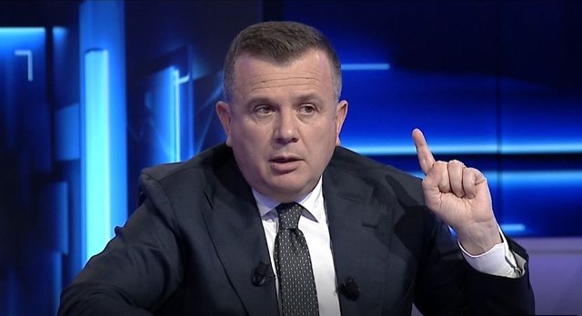 Balla për zyrtarin e AMP: Ai është një morr jo shef i madh Ka qenë në procedim disiplinor për shkarkim! Balla për zyrtarin e AMP: Ai është një morr jo shef i madh Ka qenë në procedim disiplinor për shkarkim!