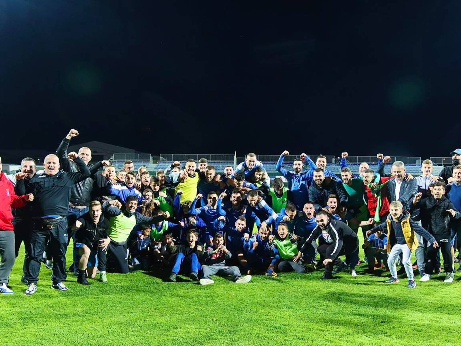 Skuadra shqiptare e Deçiçit të Tuzit shkruan historinë: Shpallet për herë të parë kampione në elitën e futbollit malazez Skuadra shqiptare e Deçiçit të Tuzit shkruan historinë: Shpallet për herë të parë kampione në elitën e futbollit malazez