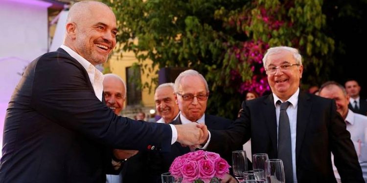 Parashikime nga Taku me “projekte amerikane”: Pas dy muajsh Sali Berisha arrestohet dhe Rama bie nga… Parashikime nga Taku me “projekte amerikane”: Pas dy muajsh Sali Berisha arrestohet dhe Rama bie nga…