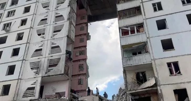 Sulm i paprecedent, Ukraina godet banesa në qytetin rus Belgorodin! 15 civilë të vdekur të tjerë nën rrënoja Sulm i paprecedent, Ukraina godet banesa në qytetin rus Belgorodin! 15 civilë të vdekur të tjerë nën rrënoja