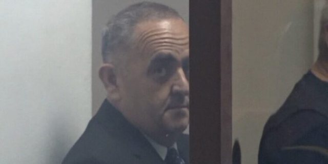 Ç’na duhet ne një injorant si Beleri? Të thyejë qafën në Greqi kur të mbarojë dënimin Ç’na duhet ne një injorant si Beleri? Të thyejë qafën në Greqi kur të mbarojë dënimin