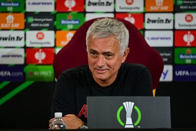 “Shqipëria po thyen çdo parashikim”, Jose Mourinho ngre në qiell kuqezinjtë: Na kishte munguar diçka e tillë, jeni kulmi i futbollit “Shqipëria po thyen çdo parashikim”, Jose Mourinho ngre në qiell kuqezinjtë: Na kishte munguar diçka e tillë, jeni kulmi i futbollit
