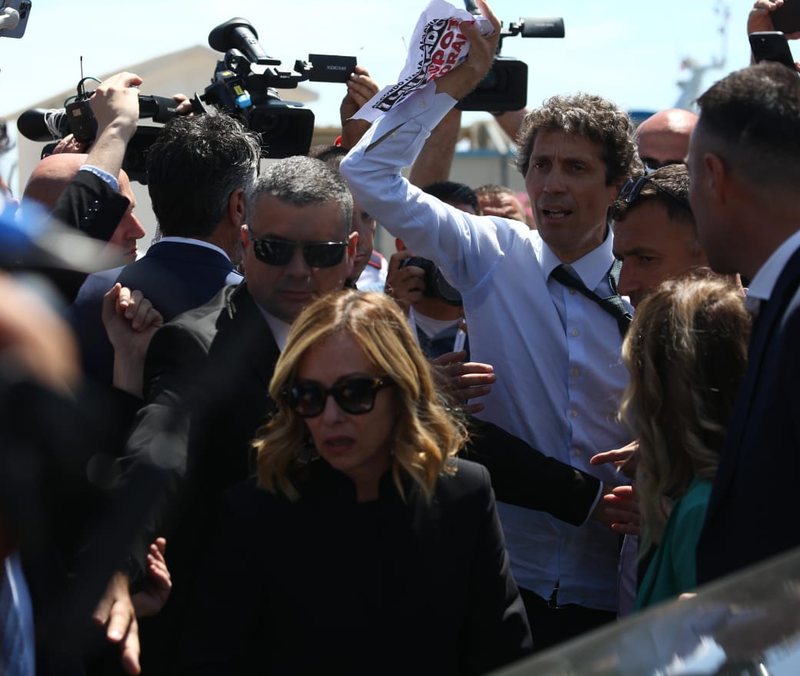 Mul Noka “italian” gjakoset përballë Melonit por… pse nuk doli askush nga opozita shqiptare të protestojë? Mul Noka “italian” gjakoset përballë Melonit por… pse nuk doli askush nga opozita shqiptare të protestojë?