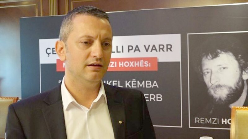 Rrëfehet djali i Remzi Hoxhës: Tri emrat që na dalin përpara kur kërkojmë eshtrat e babait Rrëfehet djali i Remzi Hoxhës: Tri emrat që na dalin përpara kur kërkojmë eshtrat e babait