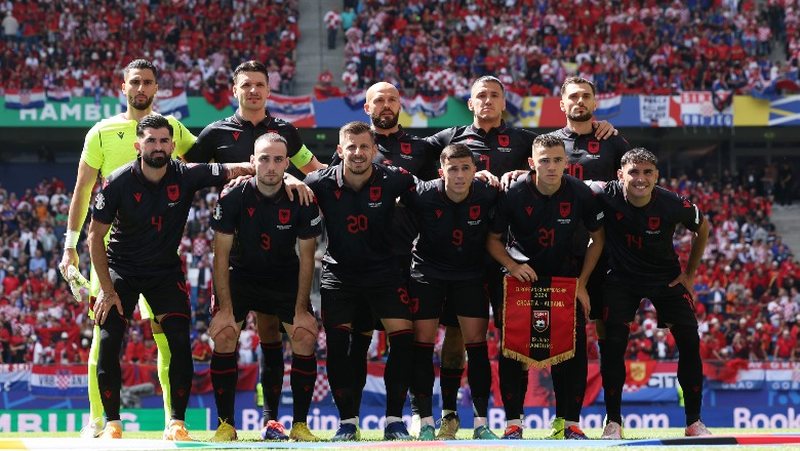 Arbër Hoxha e Ivan Balliu në fushë, Sylvinho ul në stol Hysajn! Broja rikthehet në majën e sulmit? Arbër Hoxha e Ivan Balliu në fushë, Sylvinho ul në stol Hysajn! Broja rikthehet në majën e sulmit?