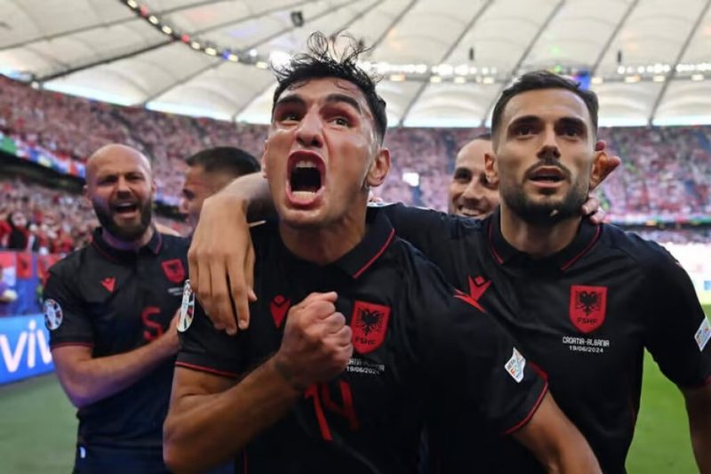 ‘New York Times’: Shqipëria po i bën rivalët të djersijnë në “Grupin e Vdekjes” ‘New York Times’: Shqipëria po i bën rivalët të djersijnë në “Grupin e Vdekjes”